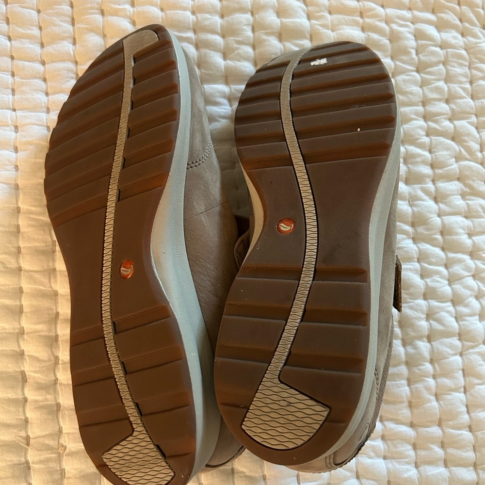 Clarks Women's Brown Loafers Mary Jane. Size 9W